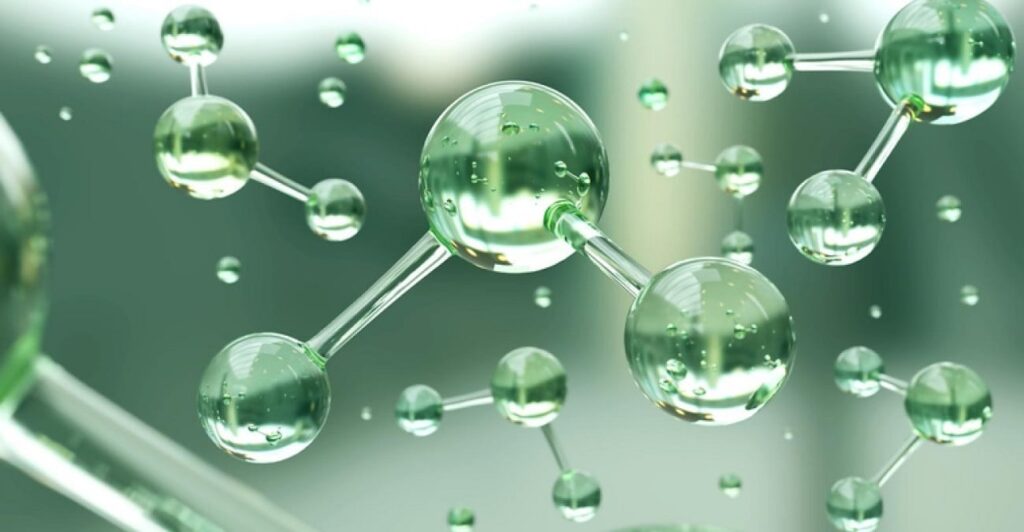 c'est l'avantage le plus important dans lequel l'ammoniac vert excelle sur l'hydrogène vert, ce qui a déclenché une course mondiale et arabe au passage à l'énergie propre