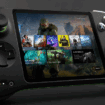 La Xbox portable, officiellement appelée ROG Xbox Ally, est la première console de jeu portable de Microsoft, développée en partenariat avec Asus. Il s'agit essentiellement d'une variante de l'Asus ROG Ally sortie en 2023, mais cette version est certifiée Xbox et dispose d'une interface logicielle dédiée à l'écosystème Microsoft.