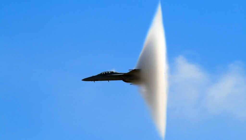 La vitesse du son reste parmi l’un des concepts élémentaires en physique, pourtant c’est aussi l’une des notions les plus importantes dans l’aéronautique.